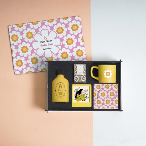 Kadınlar Günü Hediye Seti – Ahşap Kutu, Kolonya, Fincan,Kahve, Çerçeve